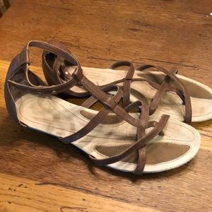 Patagonia. Size 7. Brown leather.